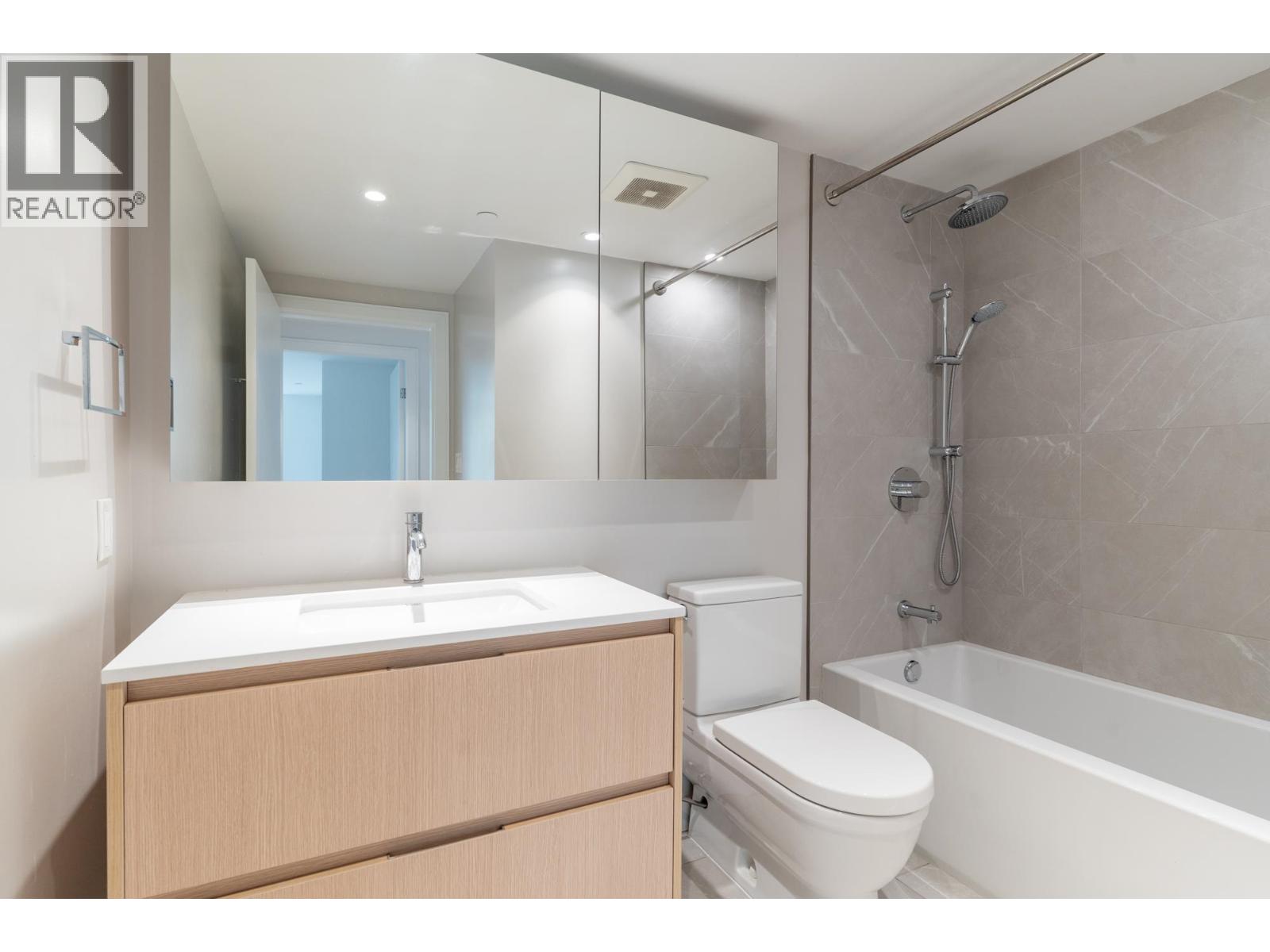 401 1500 FERN STREET, North Vancouver