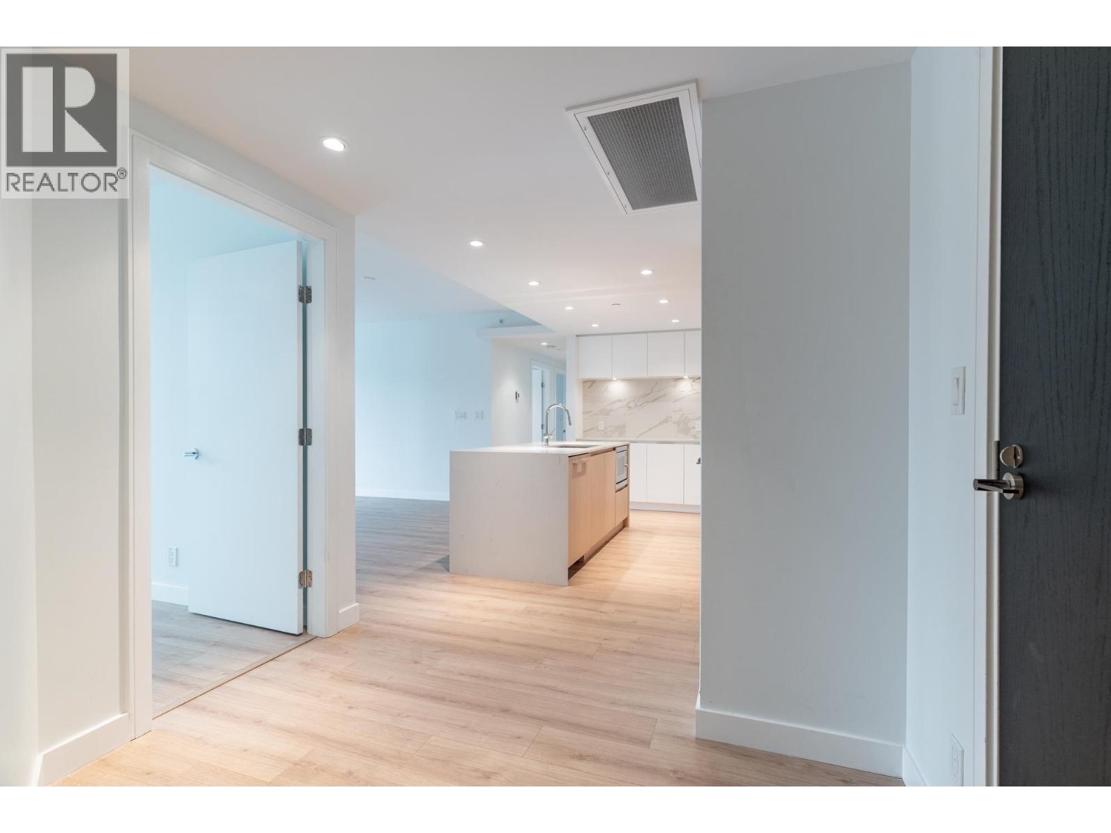 401 1500 FERN STREET, North Vancouver