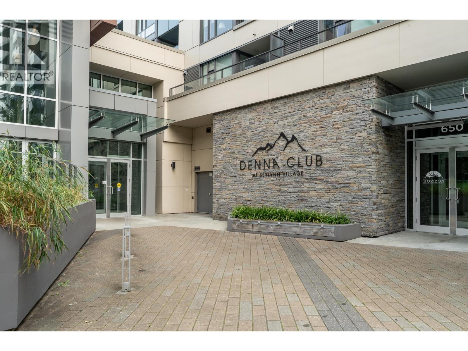 401 1500 FERN STREET, North Vancouver