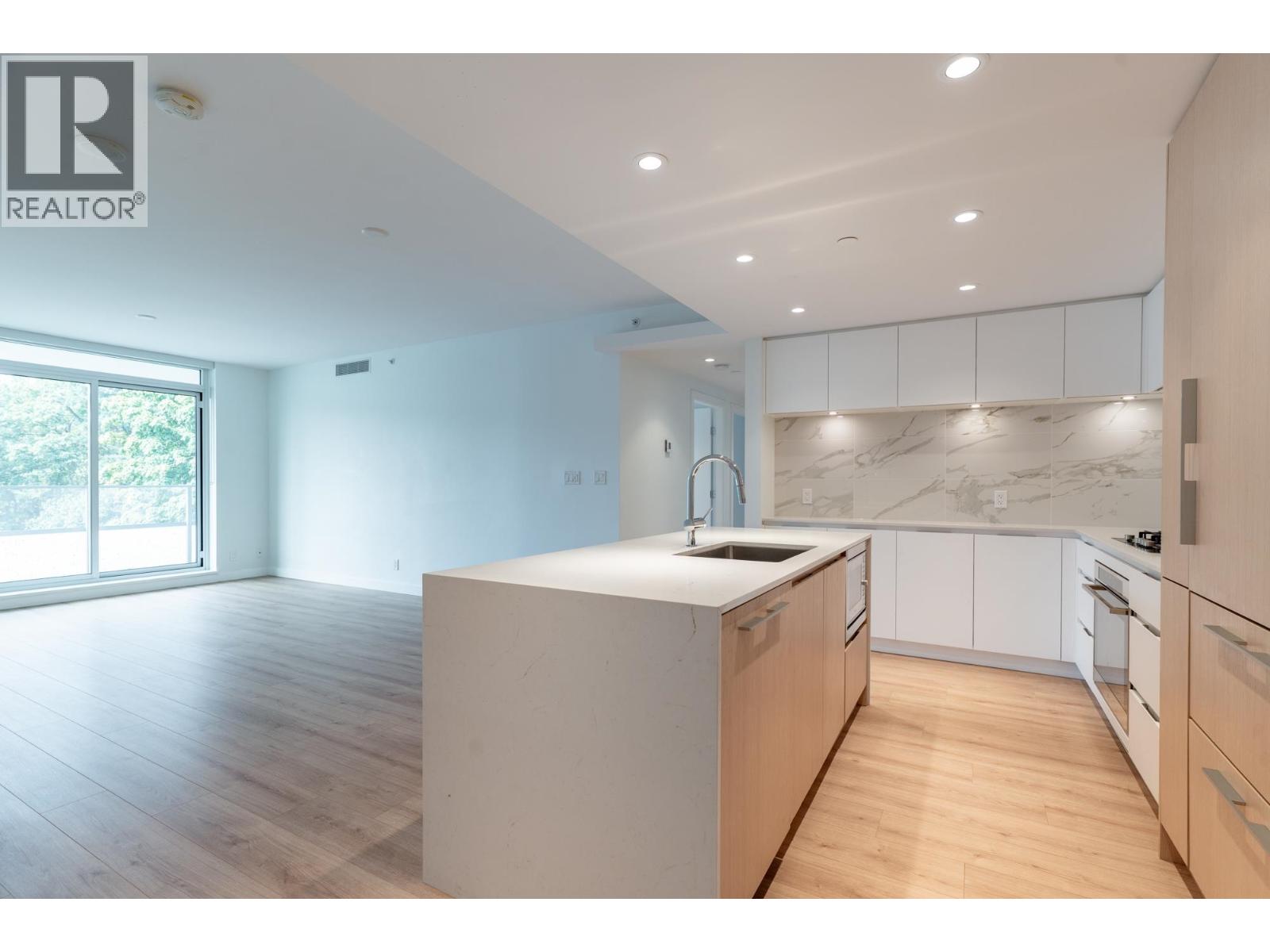 401 1500 FERN STREET, North Vancouver