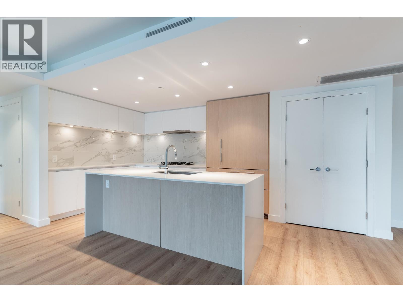 401 1500 FERN STREET, North Vancouver