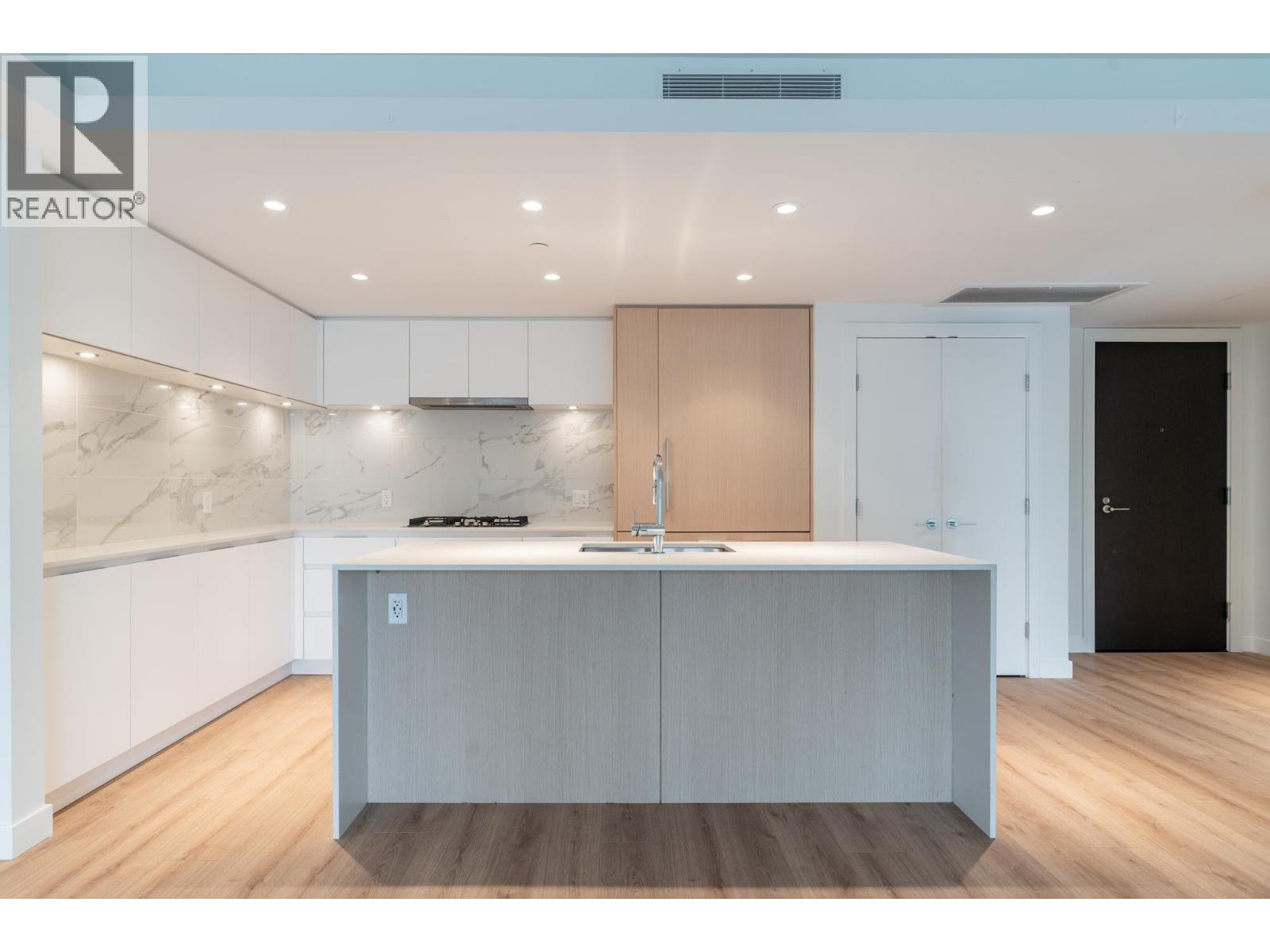 401 1500 FERN STREET, North Vancouver