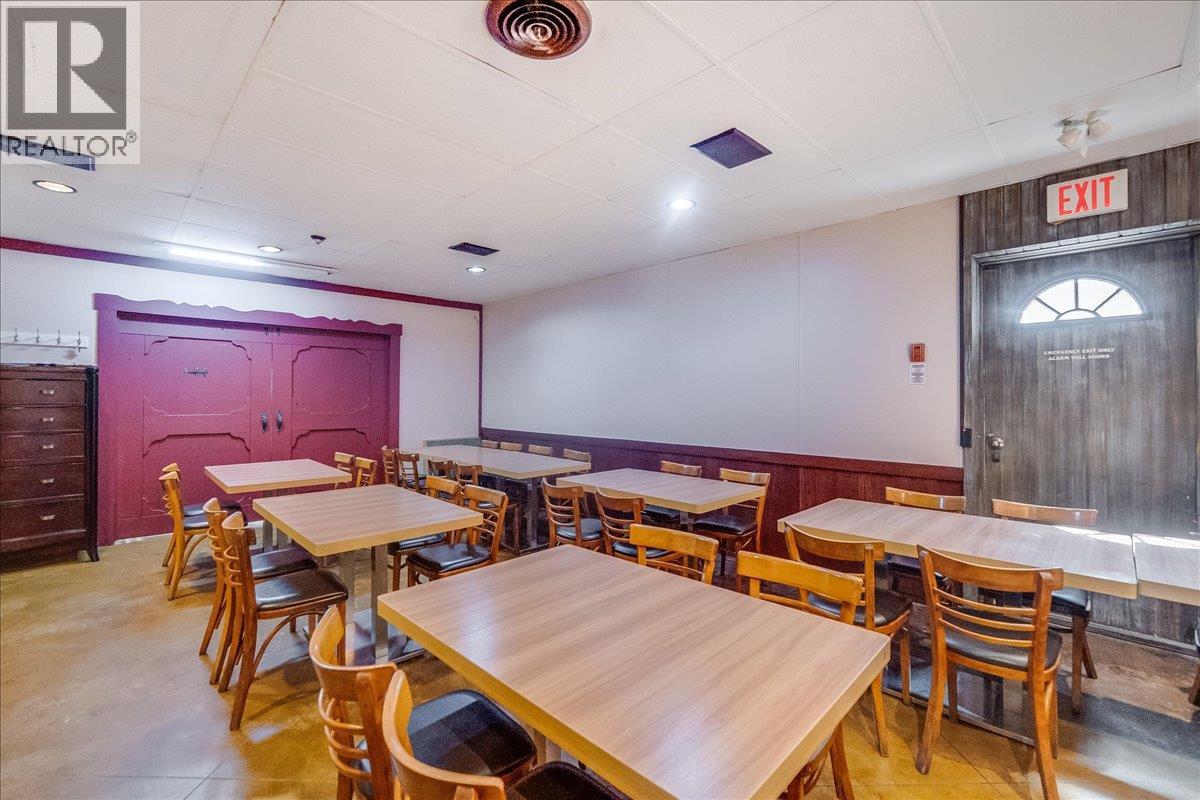  932/938 Columbia Avenue, Castlegar