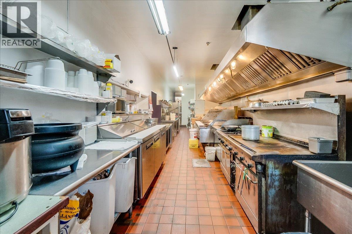  932/938 Columbia Avenue, Castlegar