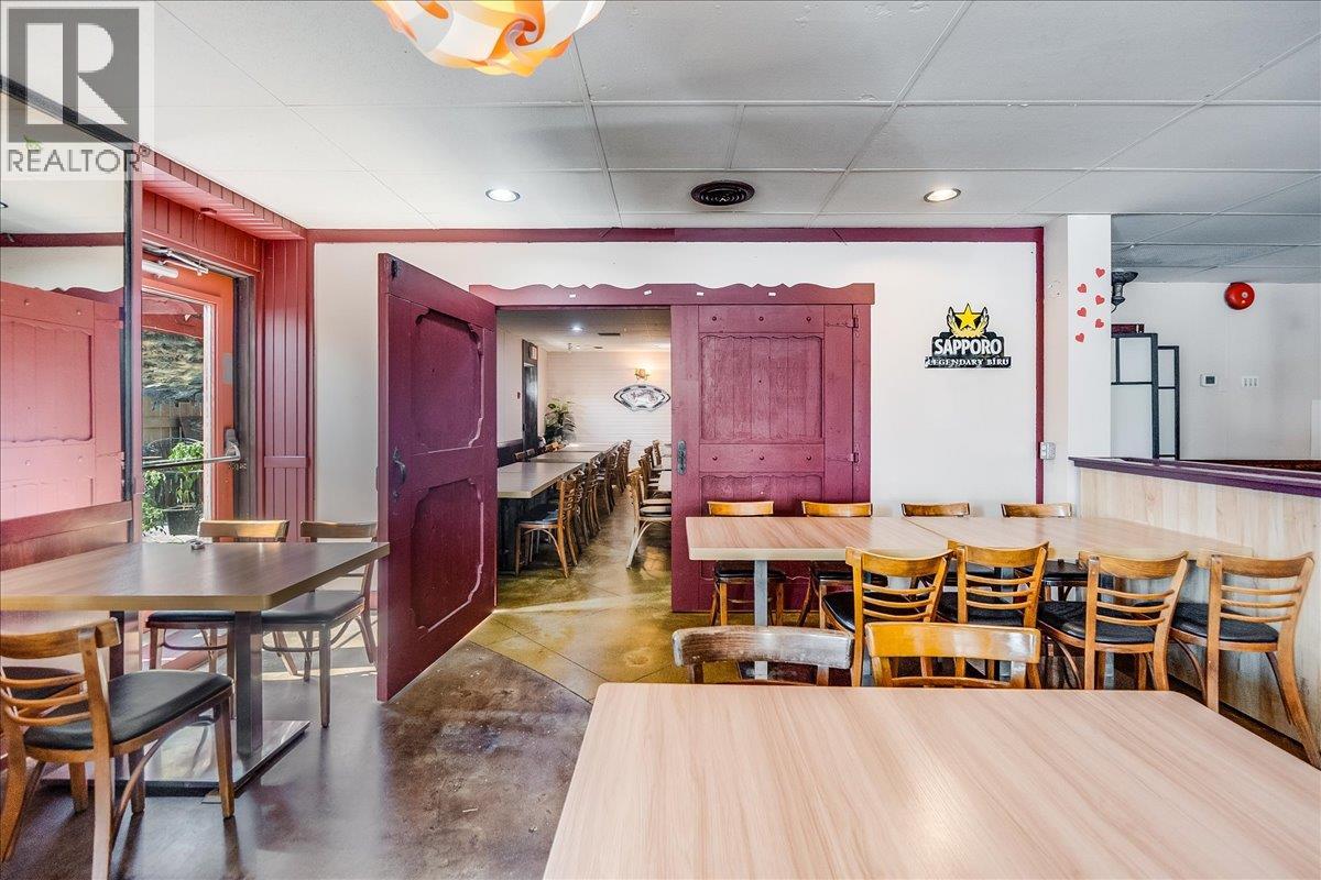  932/938 Columbia Avenue, Castlegar