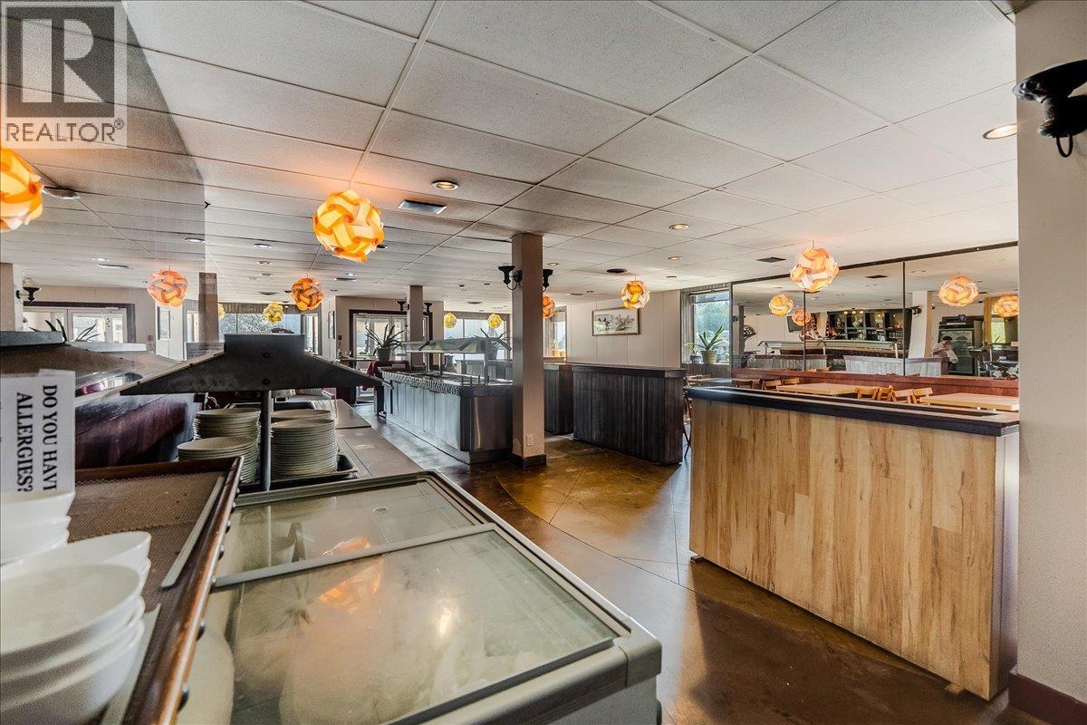  932/938 Columbia Avenue, Castlegar