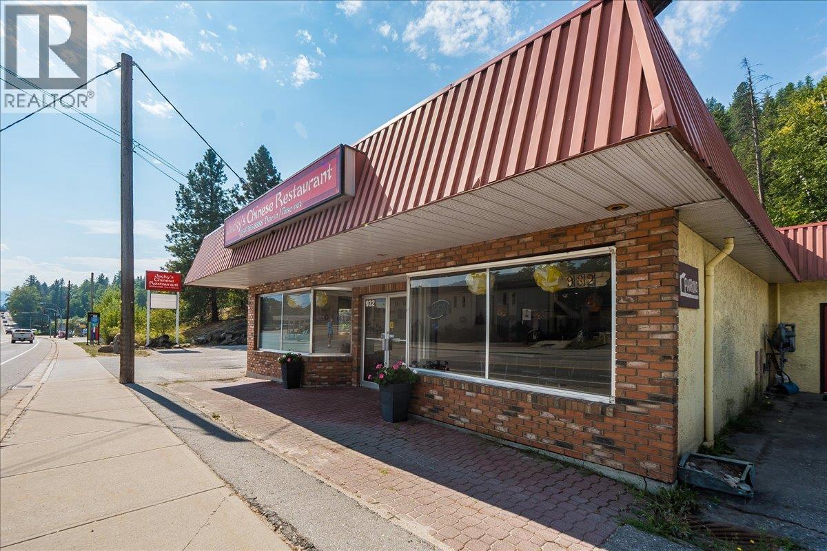  932/938 Columbia Avenue, Castlegar