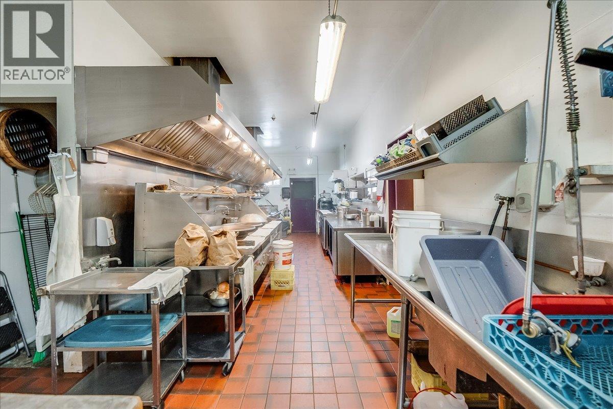  932/938 Columbia Avenue, Castlegar