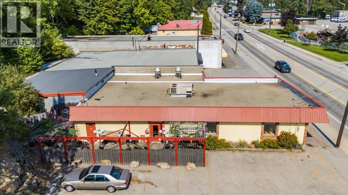  932/938 Columbia Avenue, Castlegar