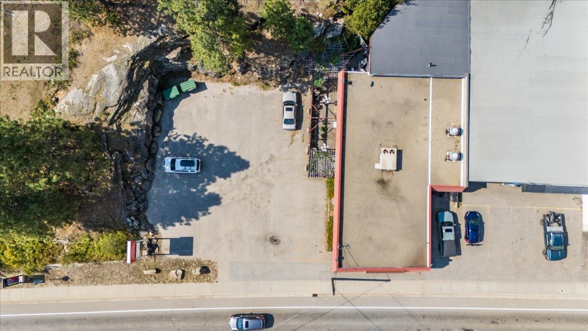  932/938 Columbia Avenue, Castlegar