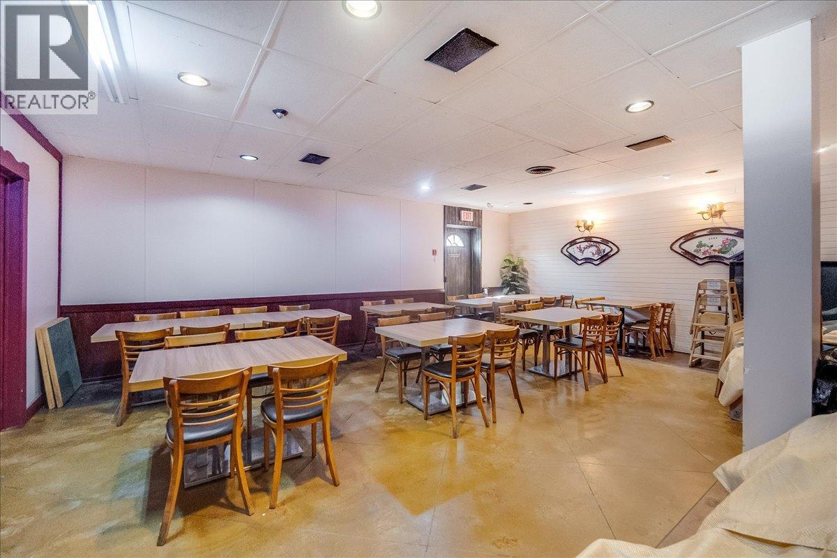  932/938 Columbia Avenue, Castlegar