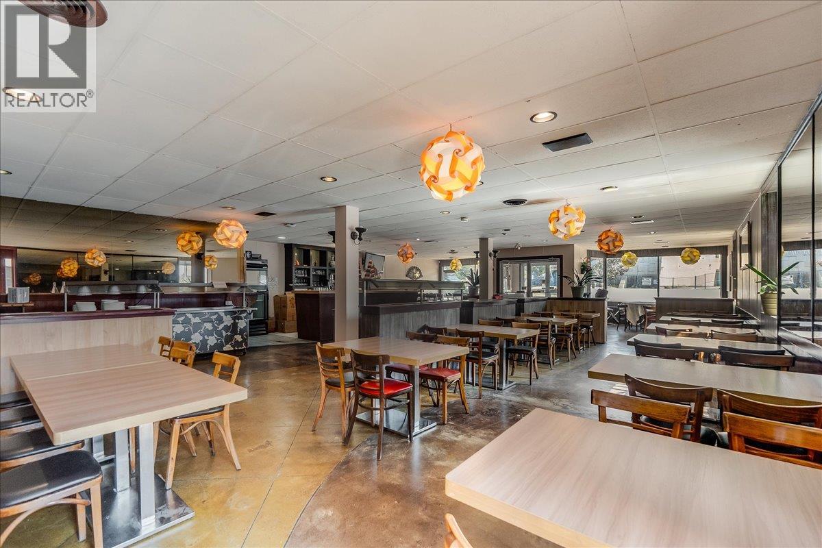  932/938 Columbia Avenue, Castlegar