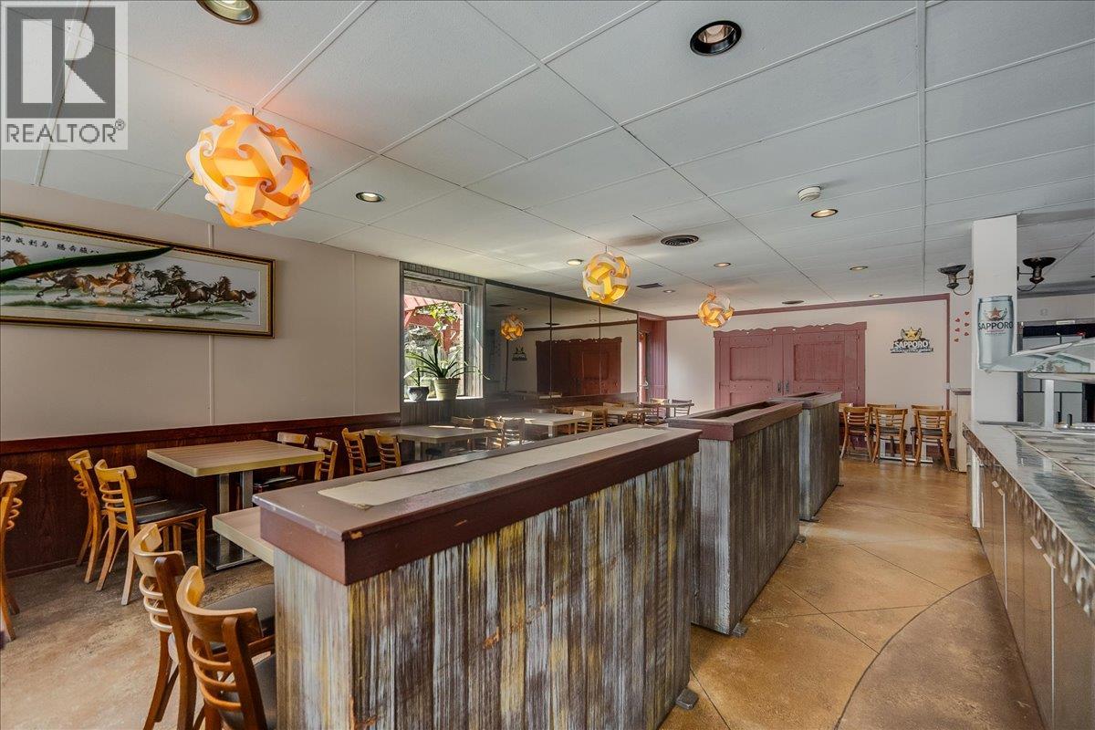  932/938 Columbia Avenue, Castlegar