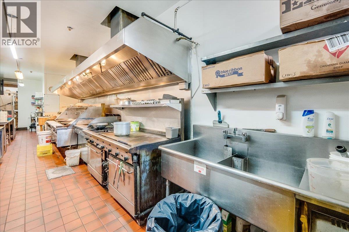  932/938 Columbia Avenue, Castlegar