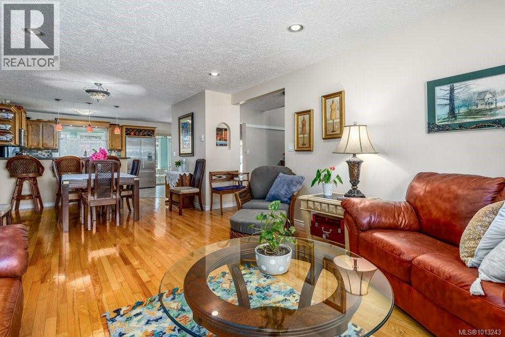 1665 Chester Pl, Comox