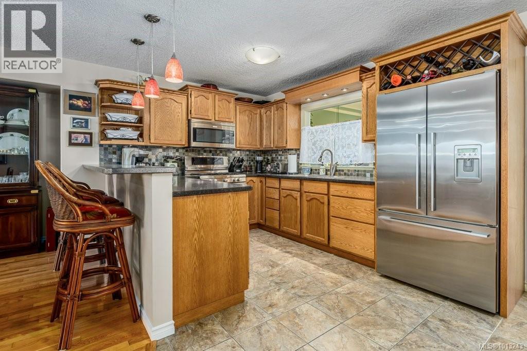 1665 Chester Pl, Comox