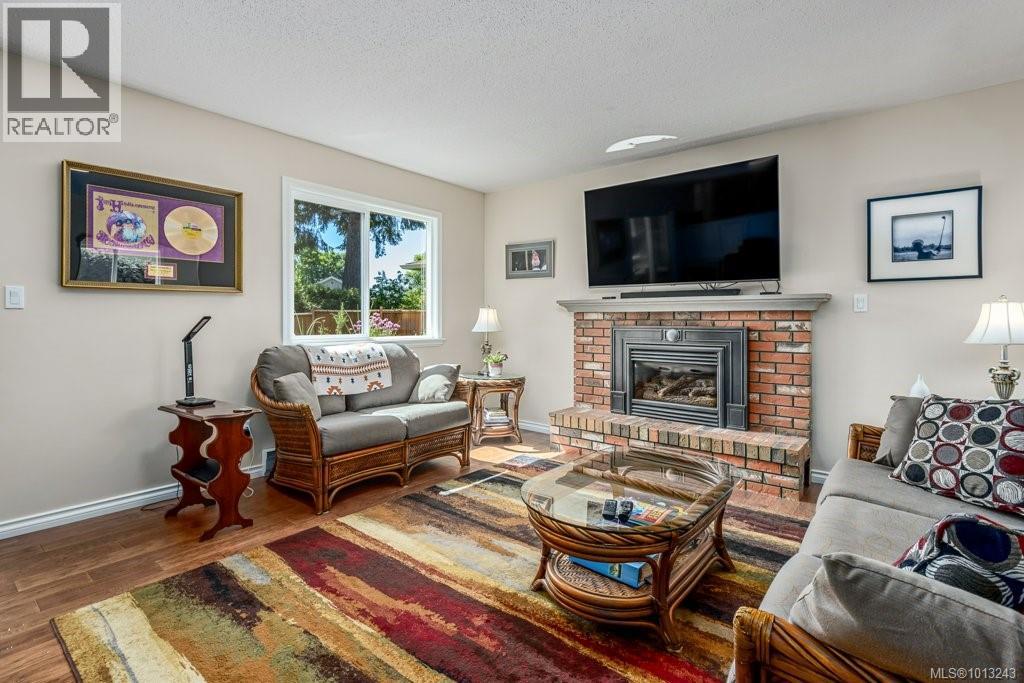 1665 Chester Pl, Comox