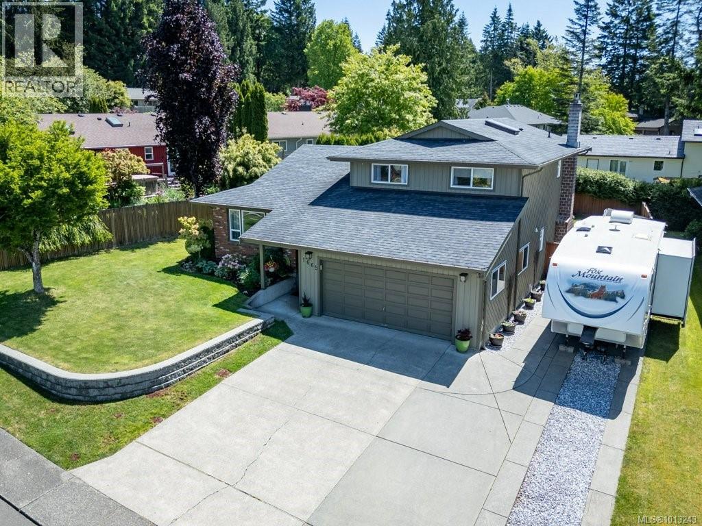 1665 Chester Pl, Comox