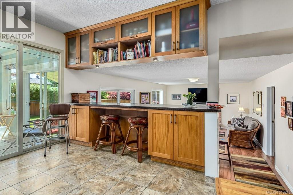 1665 Chester Pl, Comox