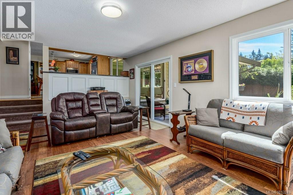 1665 Chester Pl, Comox