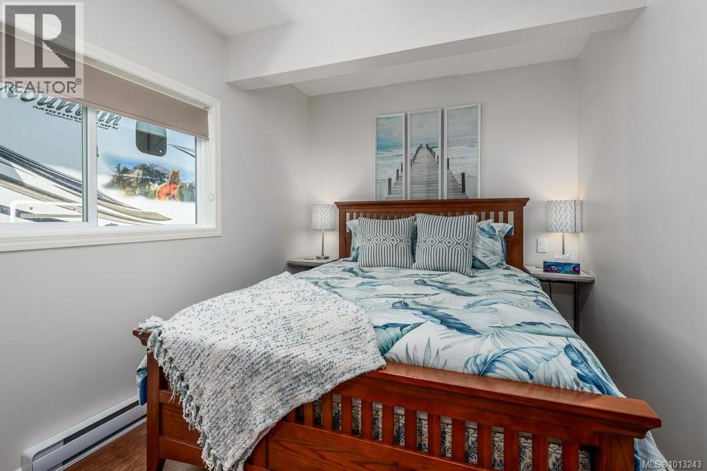 1665 Chester Pl, Comox