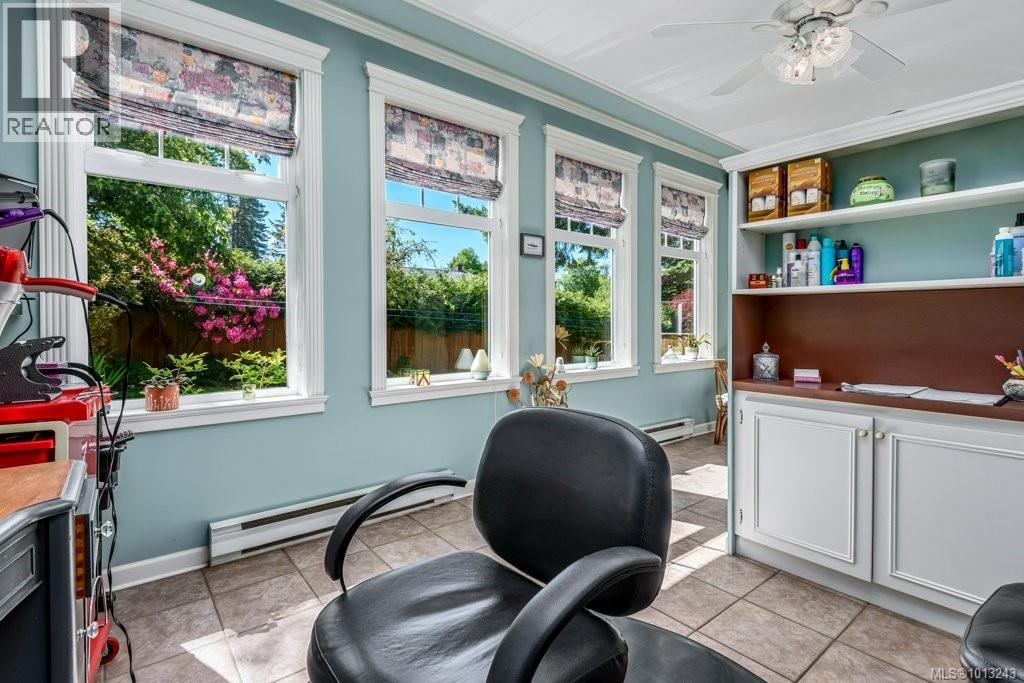 1665 Chester Pl, Comox
