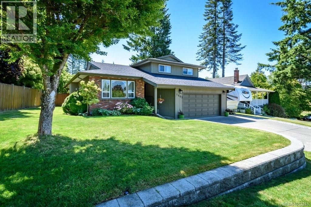 1665 Chester Pl, Comox