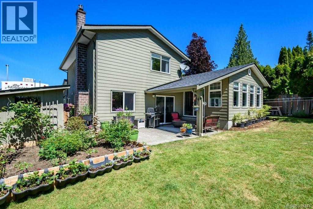 1665 Chester Pl, Comox