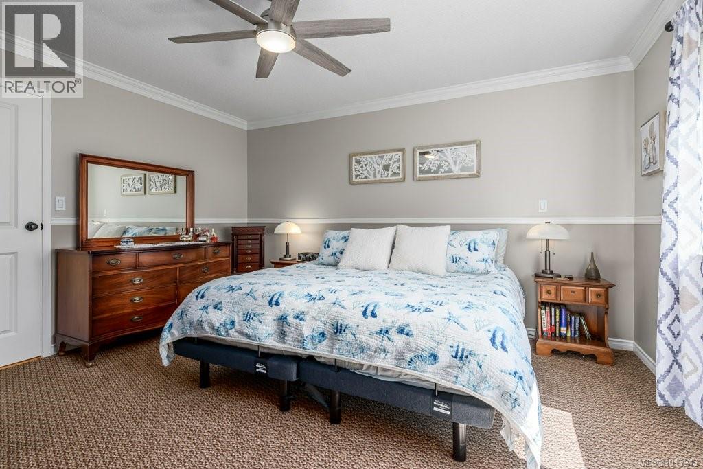 1665 Chester Pl, Comox