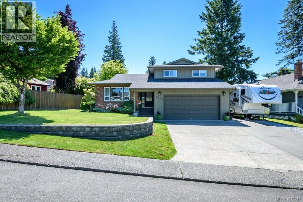 1665 Chester Pl, Comox
