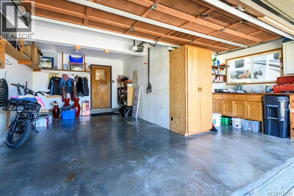 1665 Chester Pl, Comox