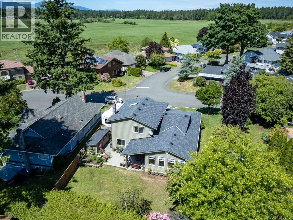 1665 Chester Pl, Comox