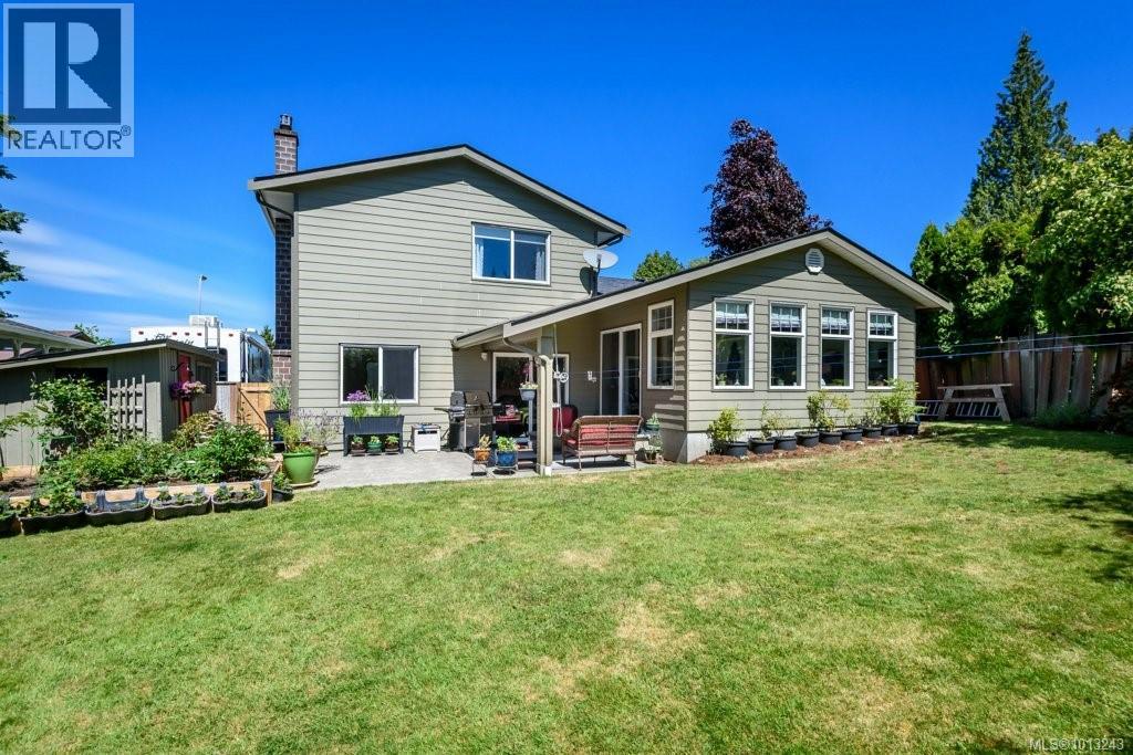 1665 Chester Pl, Comox