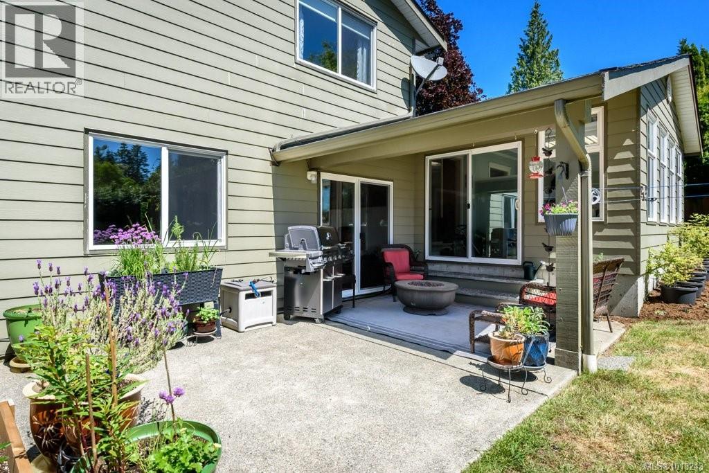 1665 Chester Pl, Comox