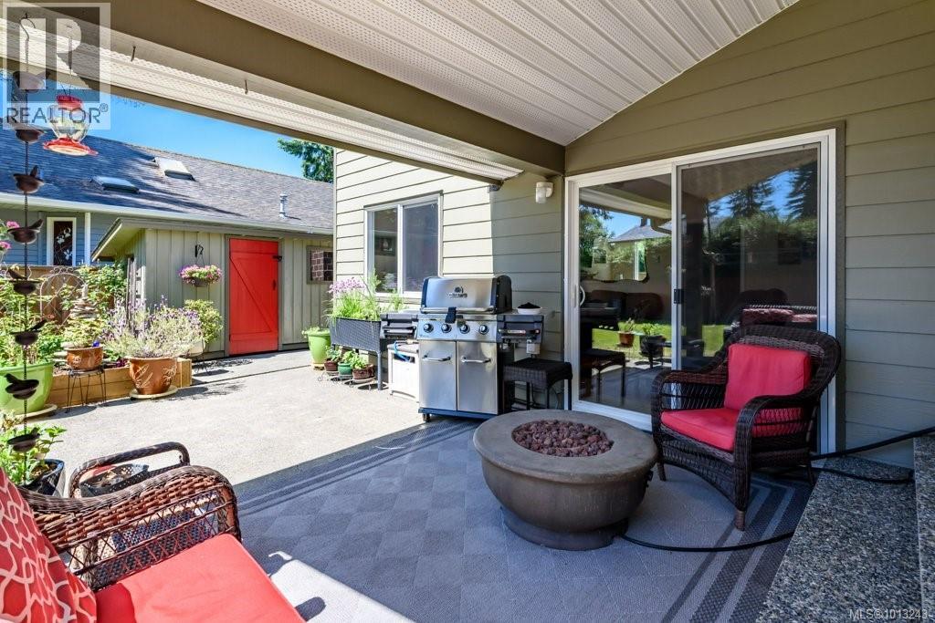 1665 Chester Pl, Comox