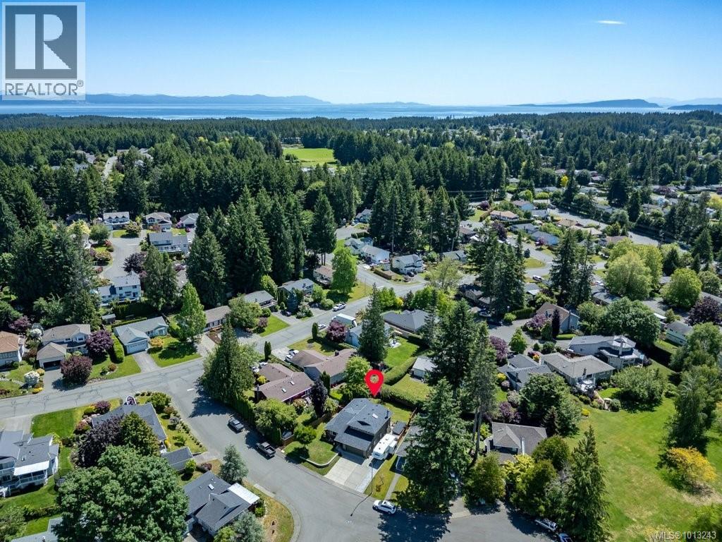 1665 Chester Pl, Comox