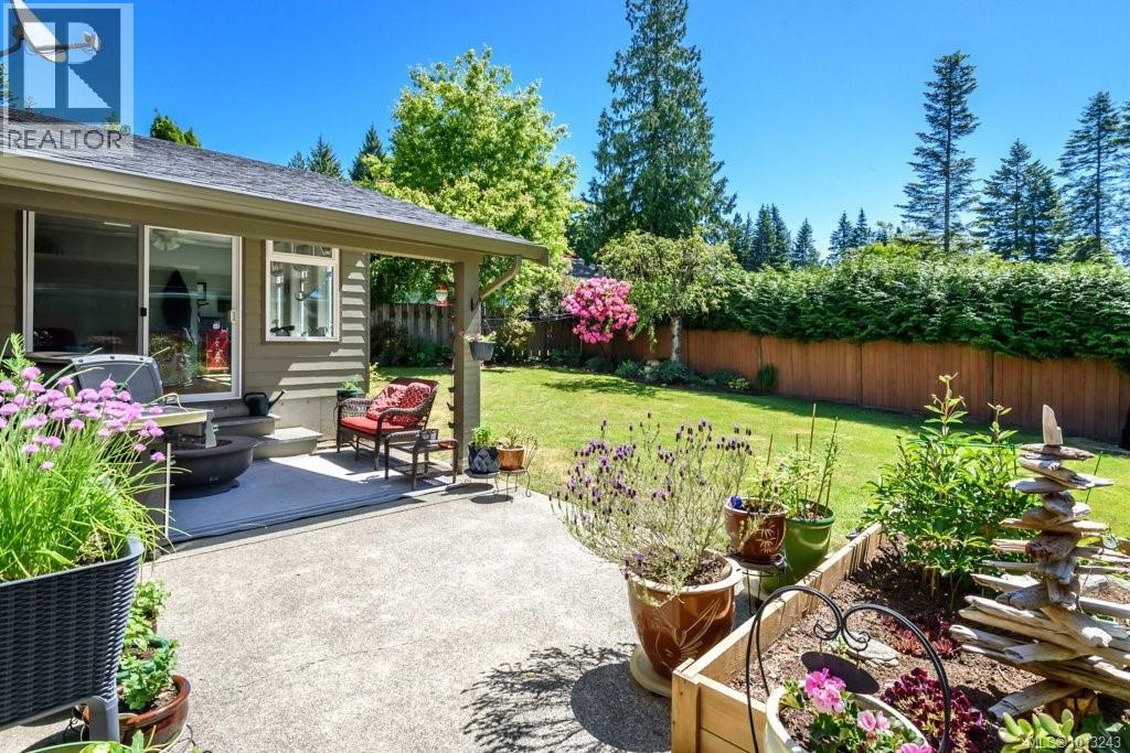 1665 Chester Pl, Comox