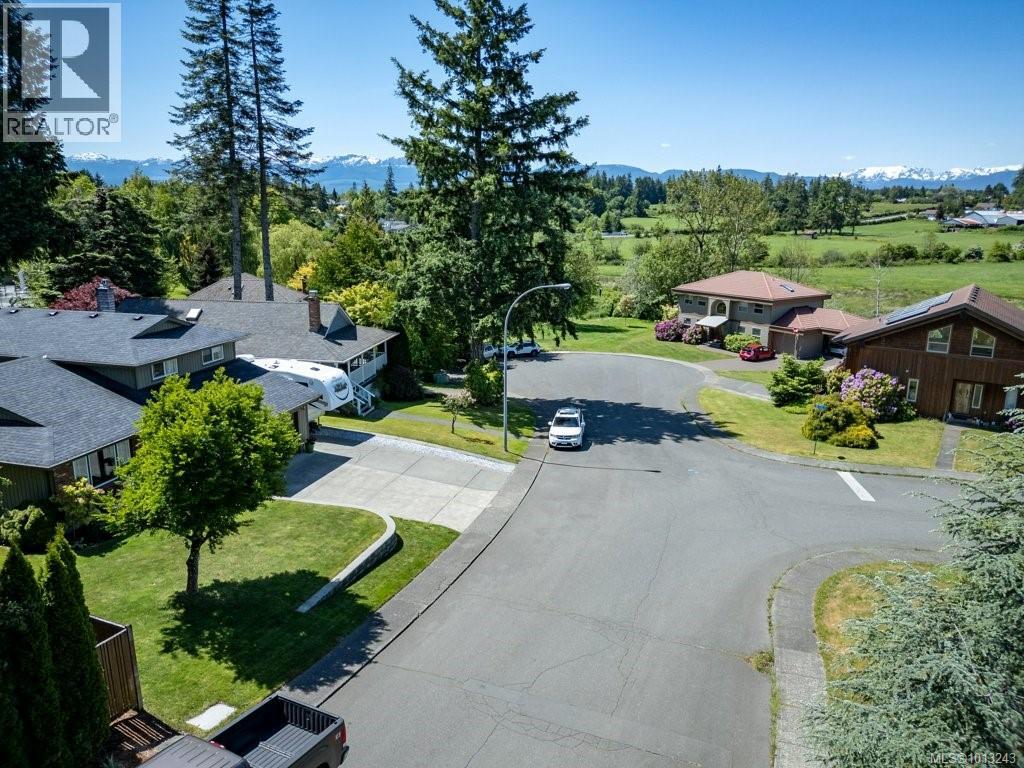 1665 Chester Pl, Comox