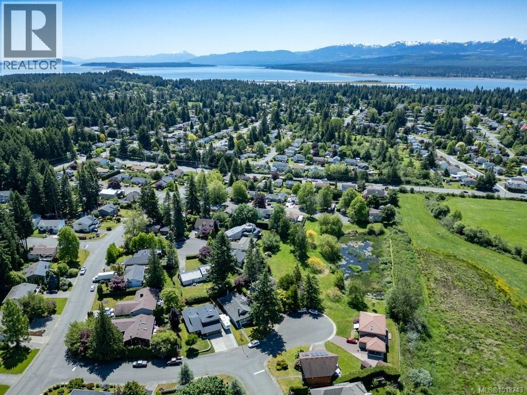 1665 Chester Pl, Comox