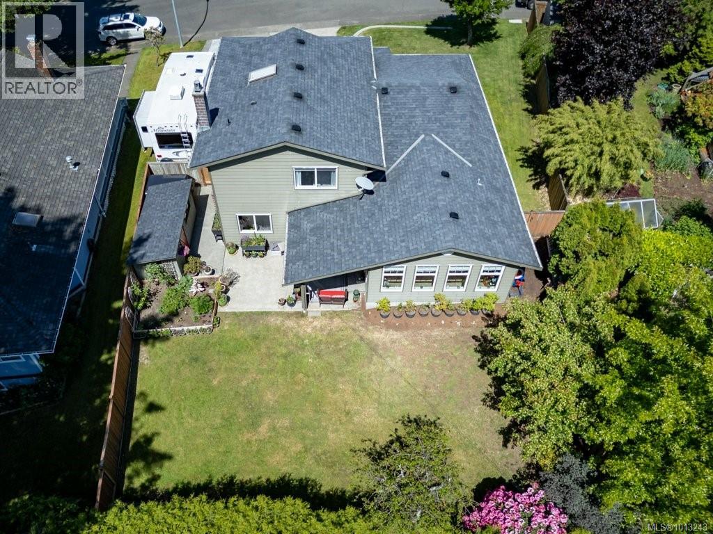 1665 Chester Pl, Comox