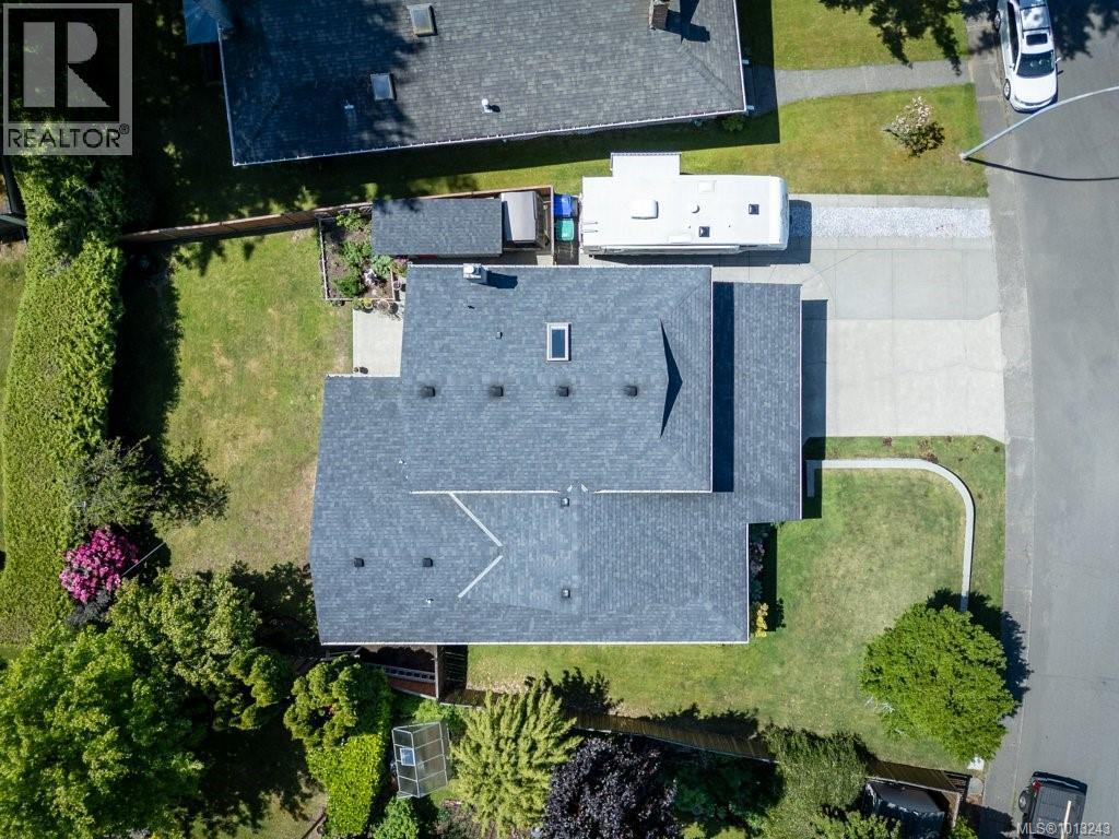 1665 Chester Pl, Comox