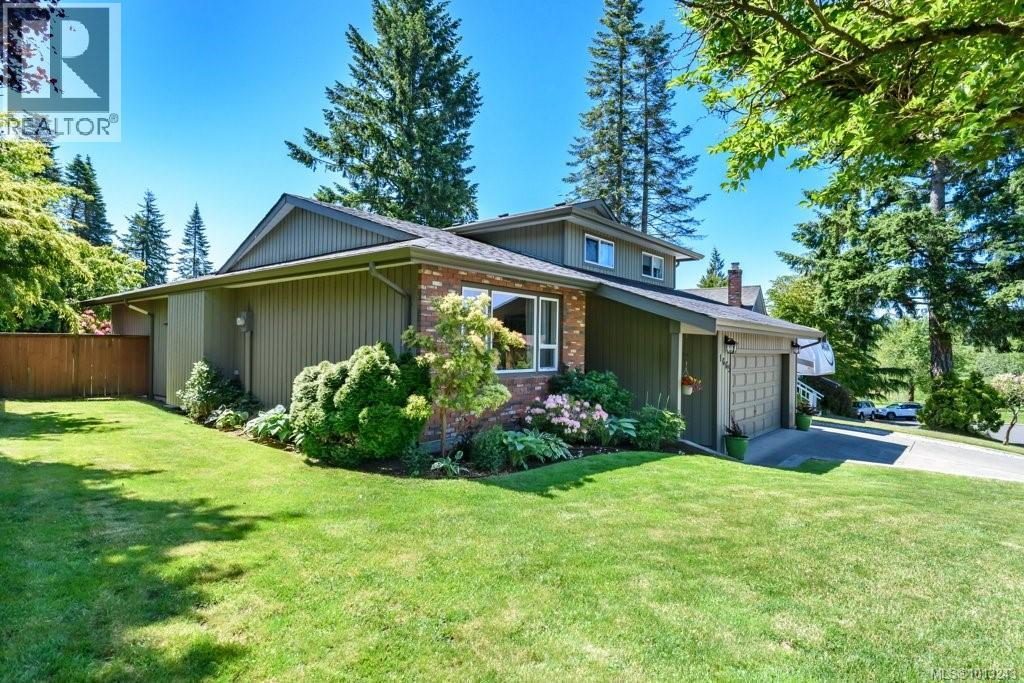 1665 Chester Pl, Comox