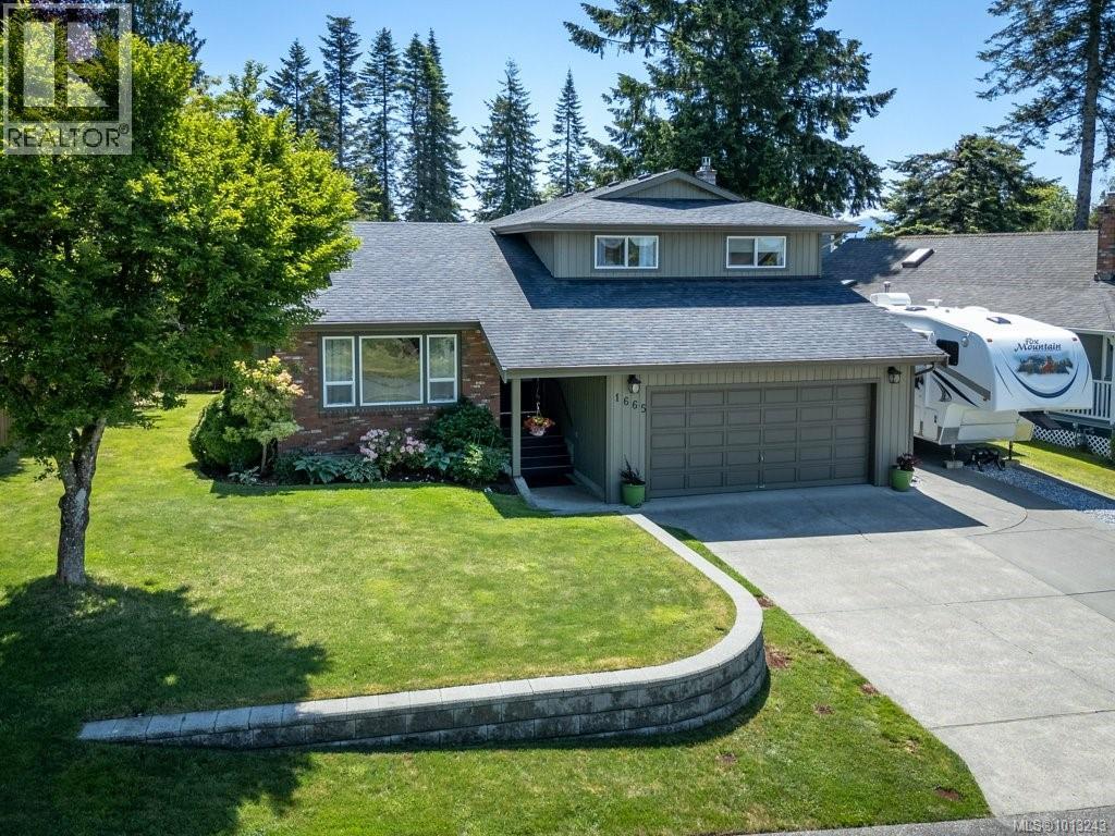 1665 Chester Pl, Comox
