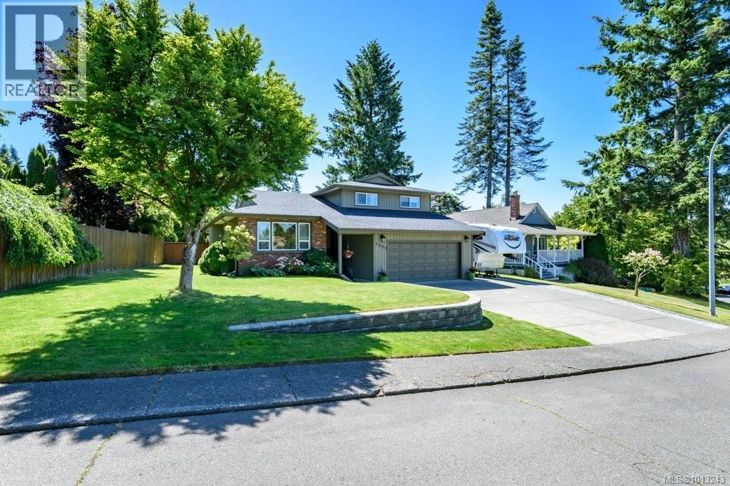 1665 Chester Pl, Comox