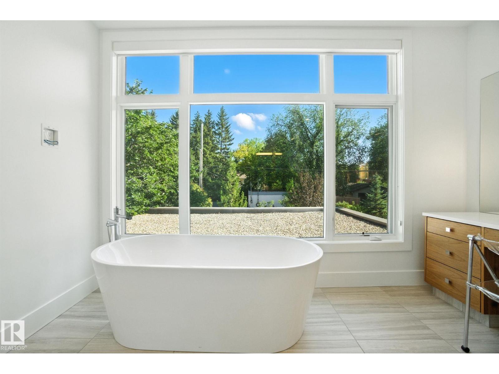 11823 SASKATCHEWAN DR NW, Edmonton