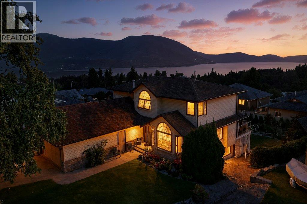 2121 3 Avenue SE, Salmon Arm