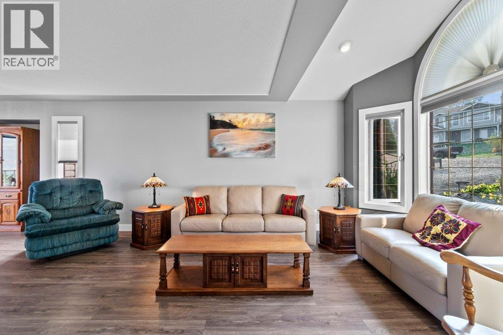 2121 3 Avenue SE, Salmon Arm