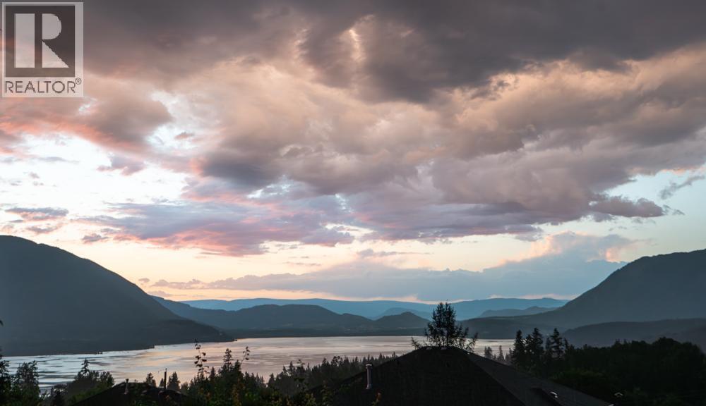 2121 3 Avenue SE, Salmon Arm