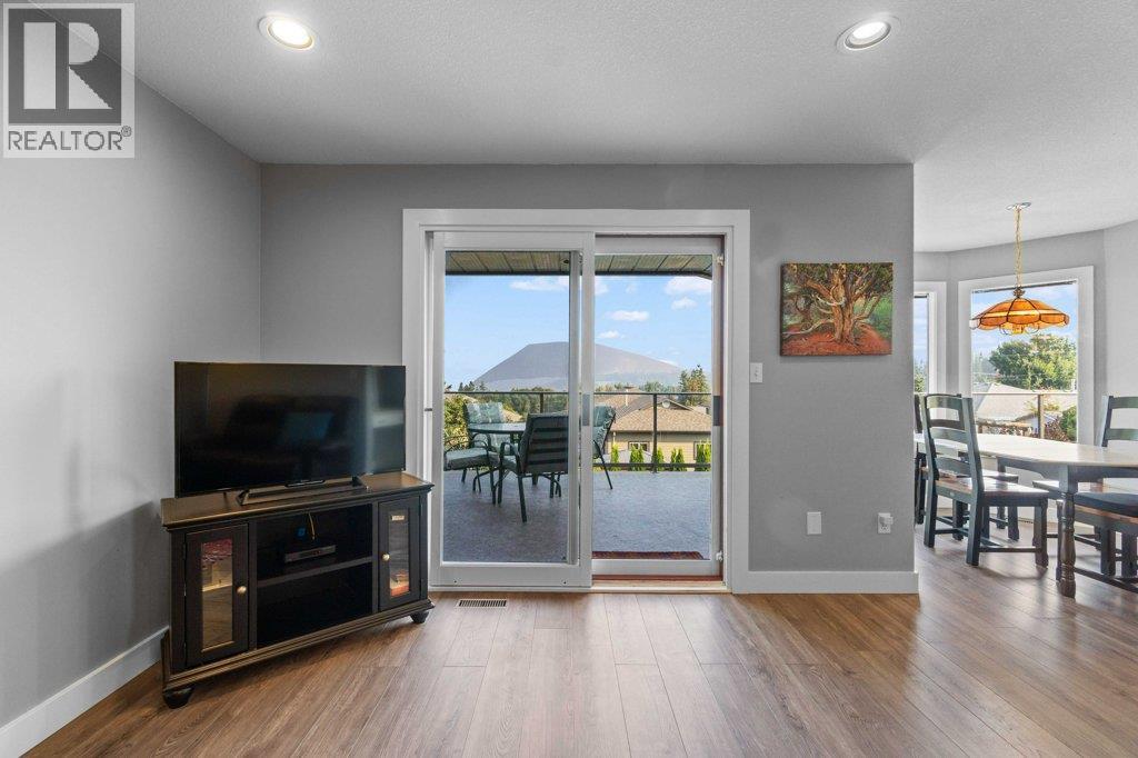 2121 3 Avenue SE, Salmon Arm