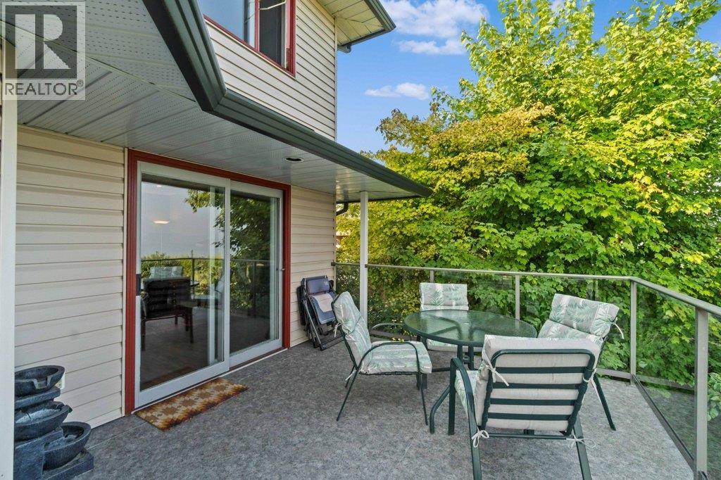 2121 3 Avenue SE, Salmon Arm